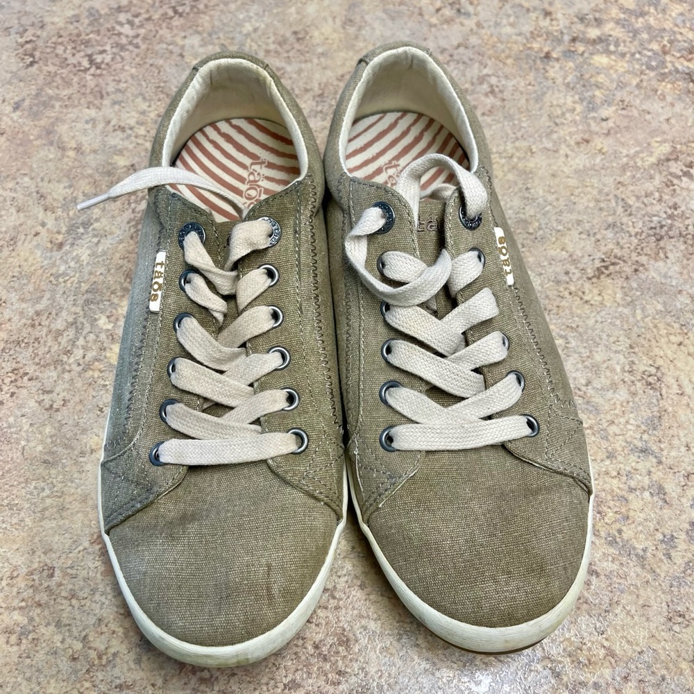 Taos tan canvas star comfort low top lace up shoes women’s size 9